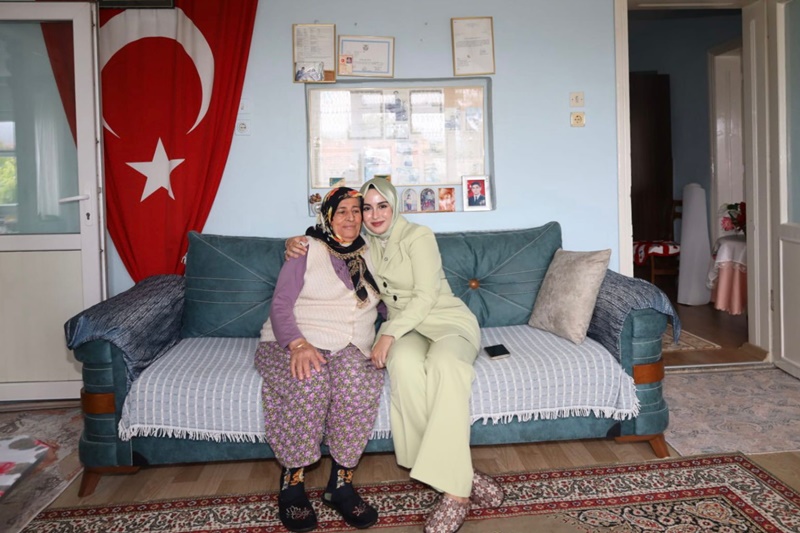 Kaymakamımız Sayın Hatice Gamze KURAN Şehidimiz P.Astsb.Üçvş Sührap KILIÇ’ın Kıymetli Annesi Sayın Aysel KILIÇ’ı Ziyaret Etti