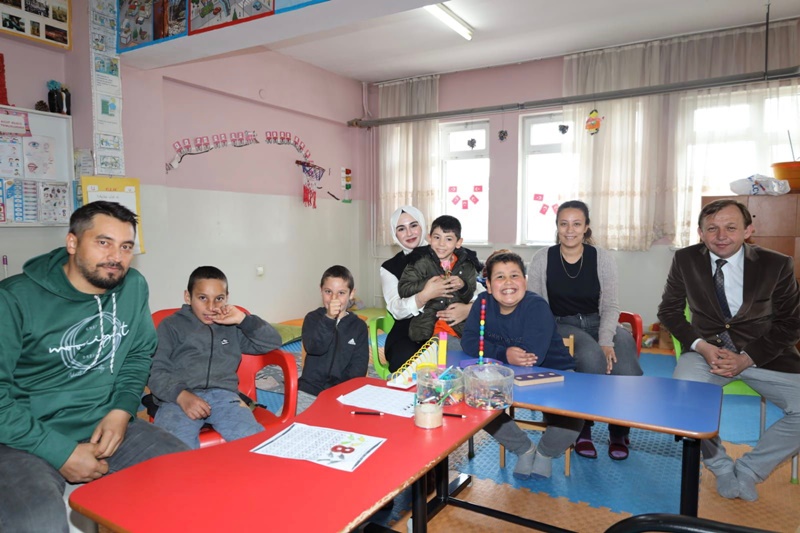 Kaymakamımız Sayın Hatice Gamze KURAN Karacasu'yu Sevenler İlkokulu Özel Eğitim Sınıfı Öğrencilerini Ziyaret Etti
